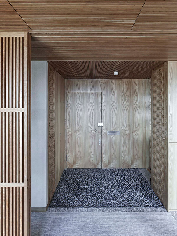 Barbican flat UK by Takero Shimazaki Architects 3